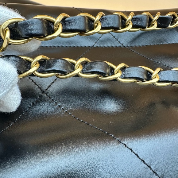 Chanel hobo bag authentic. Pre owned. - Picture 14 of 16